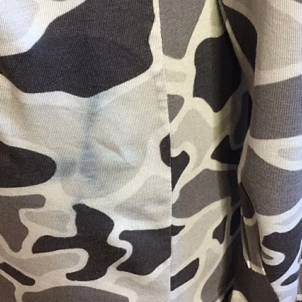 MEGELLAN moisture wicking lightweight pull over in medium